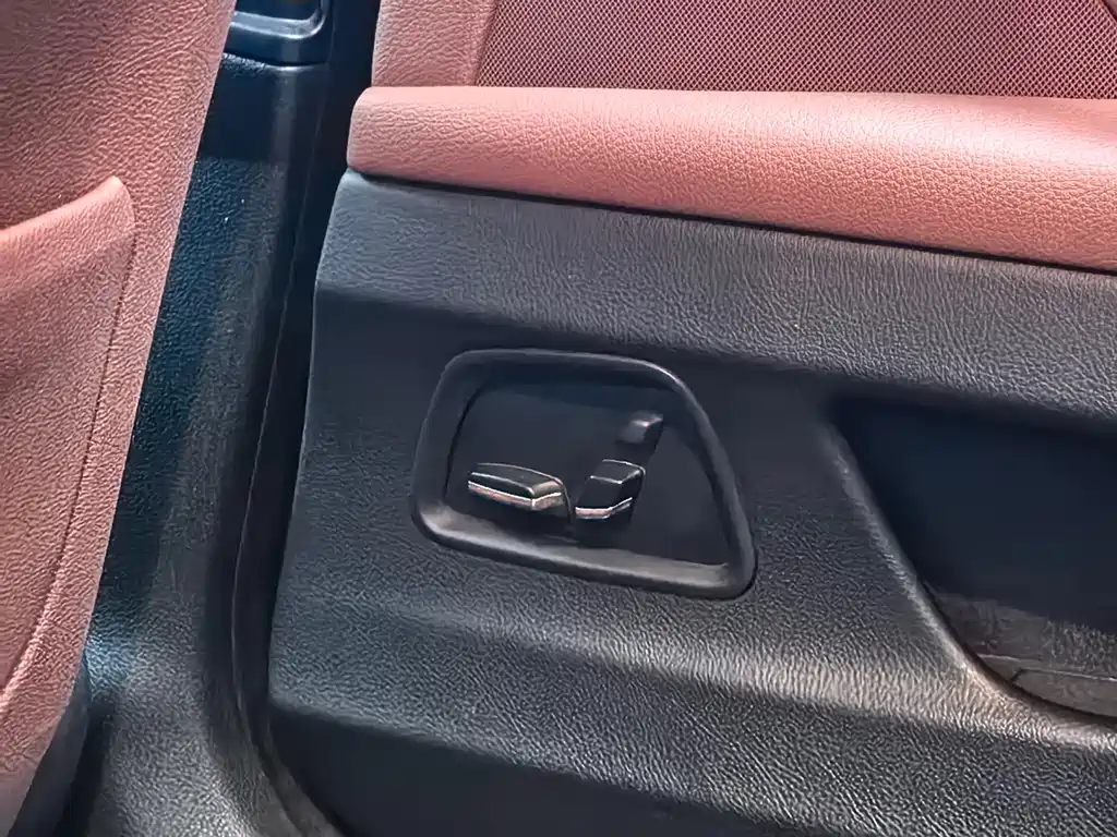 BMW 5 Series 2015 — фото 16