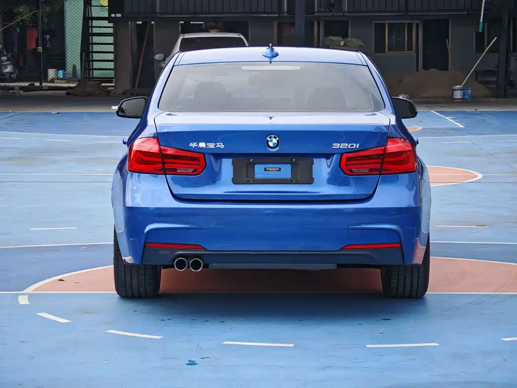 BMW 3 Series 2017 — фото 20