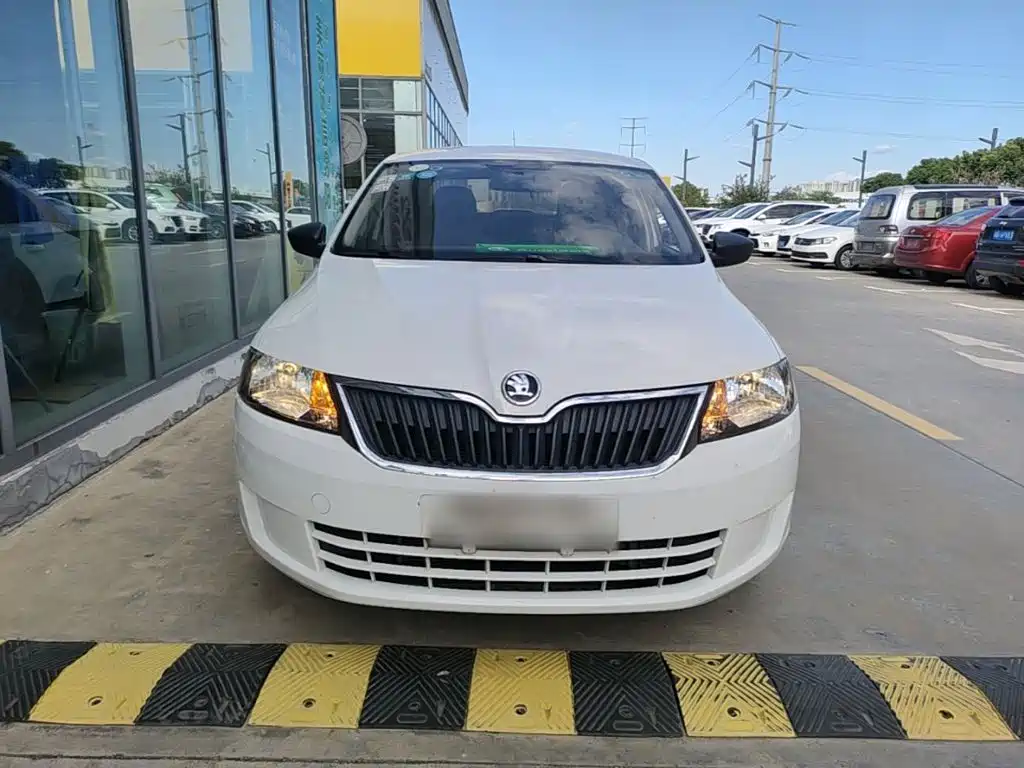 Skoda Rapid 2015 — фото 3
