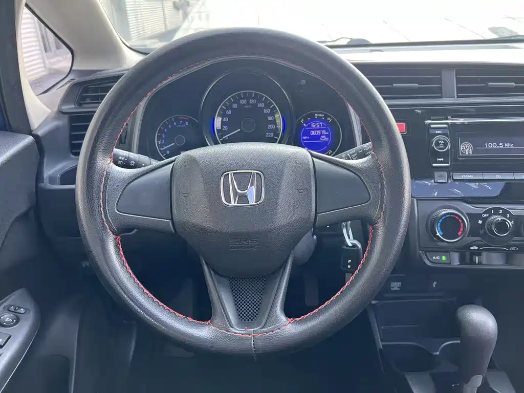 Honda Fit 2016 — фото 21