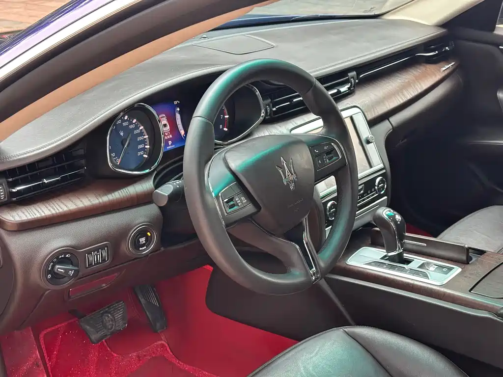 Maserati Quattroporte 2016 — фото 10
