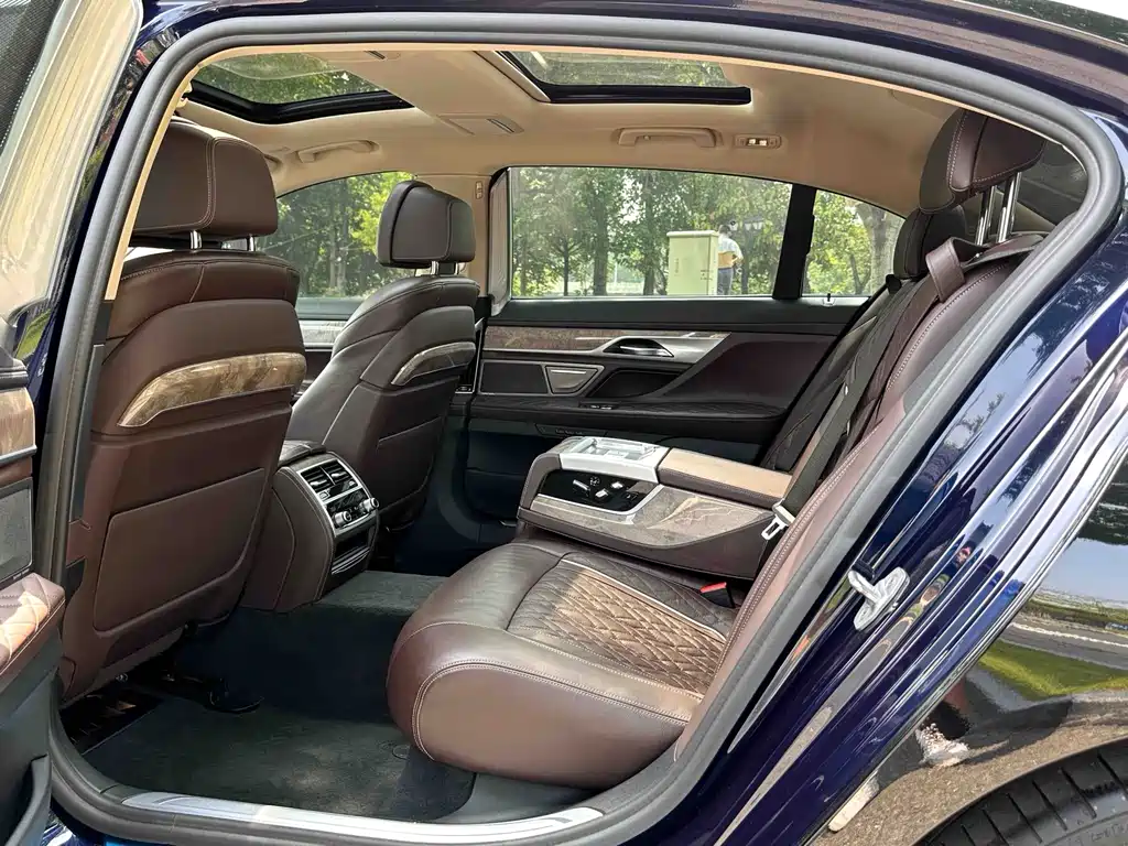 BMW 7 Series 2021 — фото 12