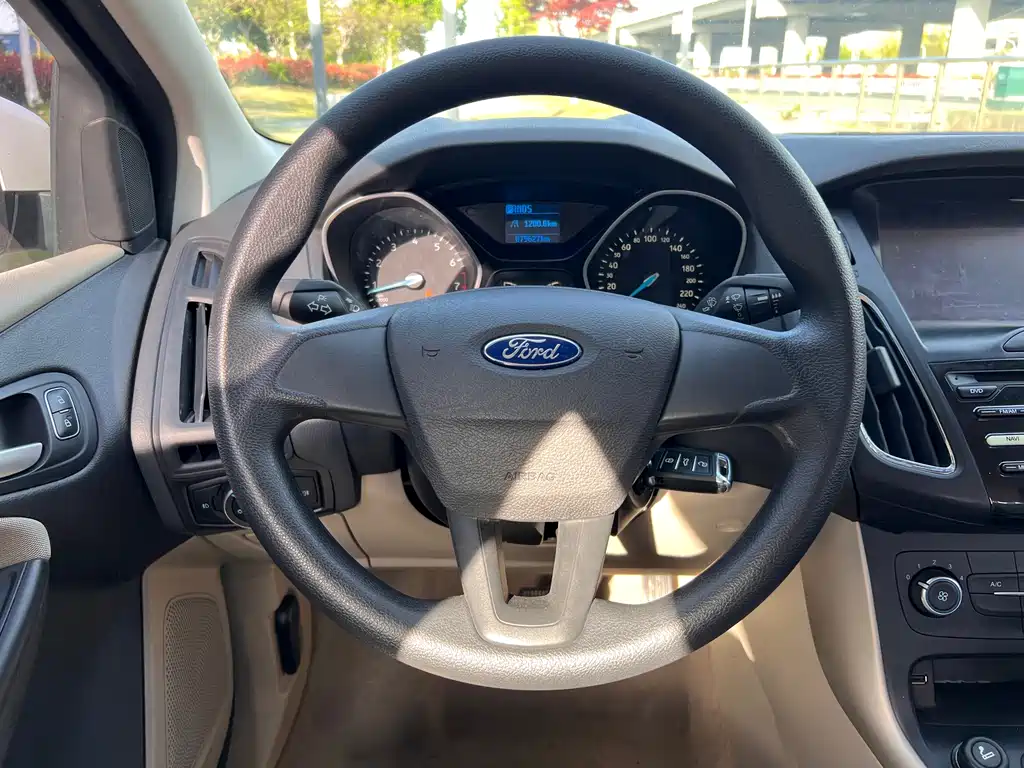 Ford Focus 2016 — фото 14