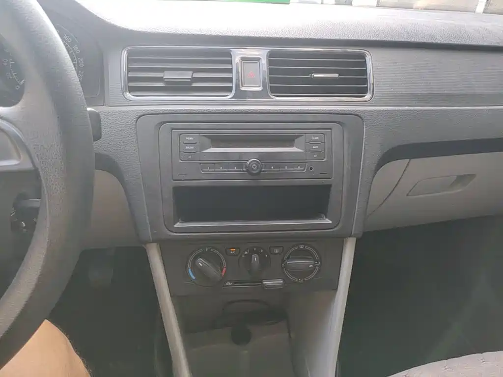 Skoda Rapid 2015 — фото 13