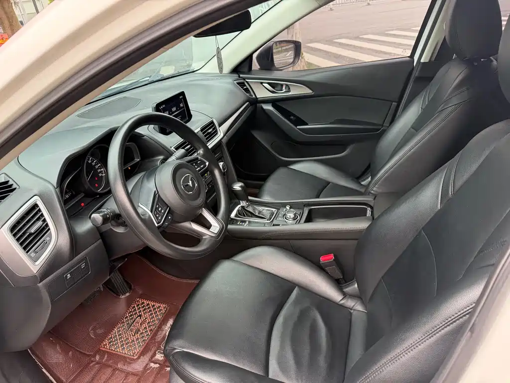 Mazda 3 Axela 2017 — фото 7