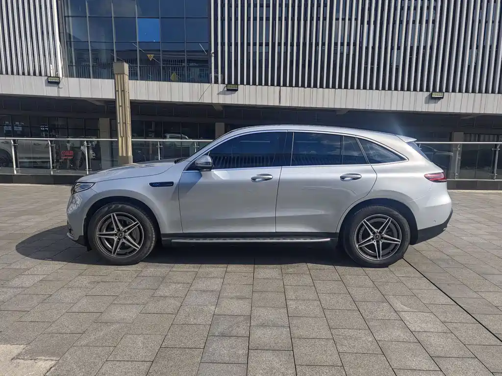Mercedes-Benz EQC 2021 — фото 15