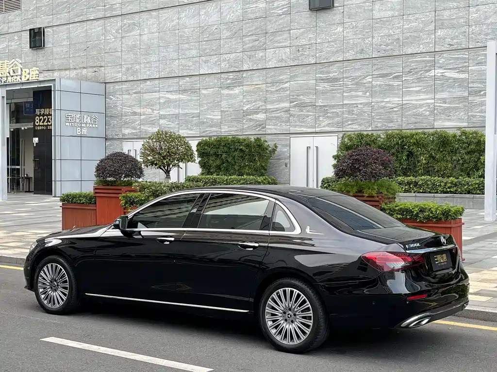 Mercedes-Benz E-Class 2023 — фото 4