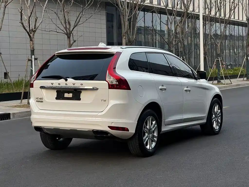 Volvo XC60 2015 — фото 15