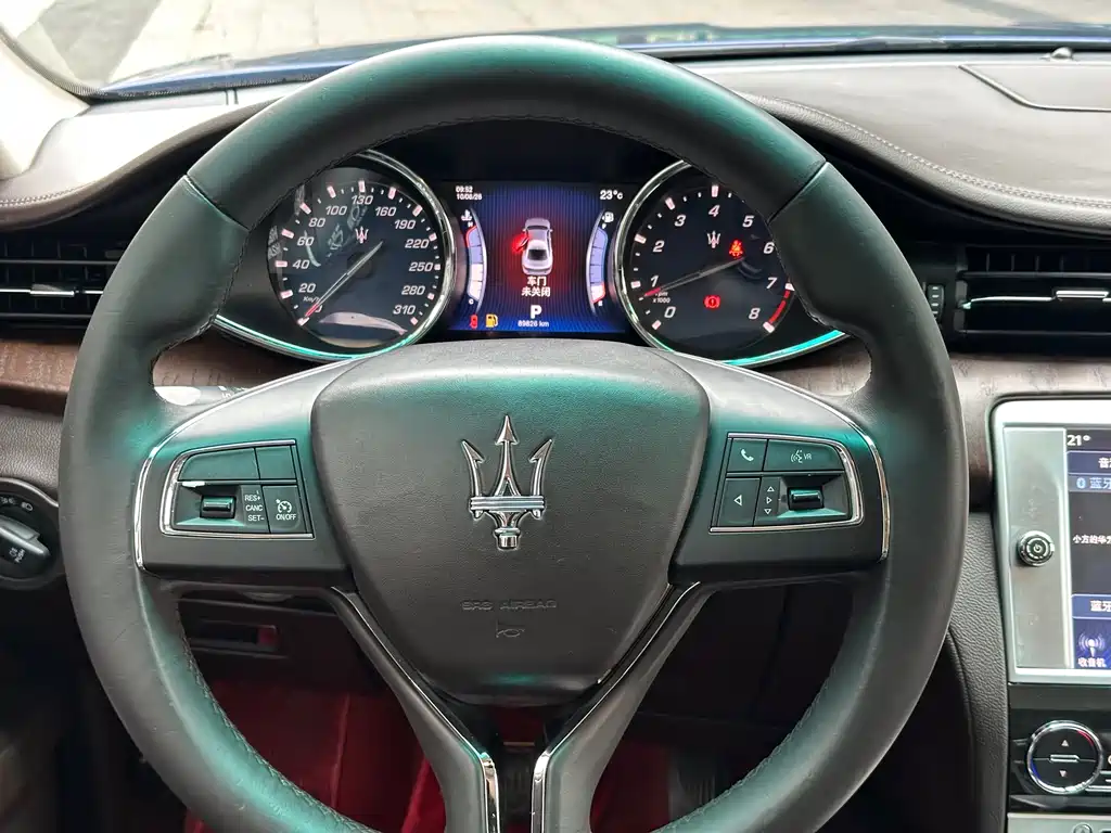 Maserati Quattroporte 2016 — фото 15