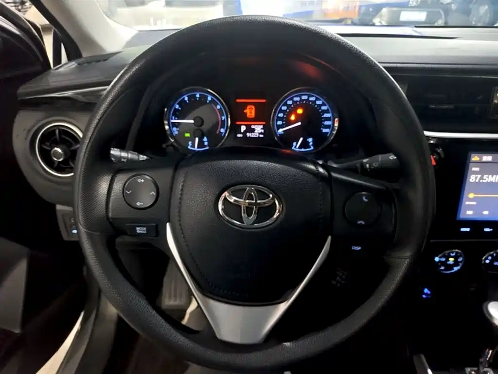 Toyota Corolla 2018 — фото 11