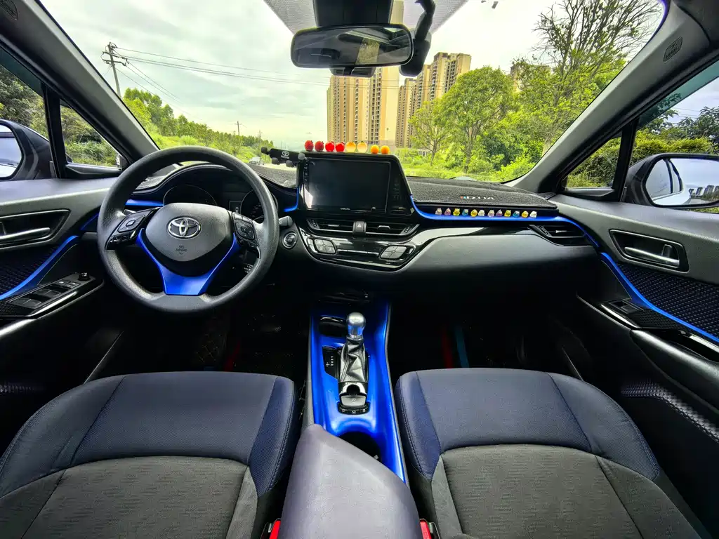 Toyota C-HR 2019 — фото 9