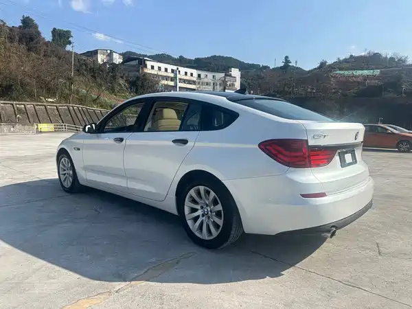 BMW 5 Series GT 2011