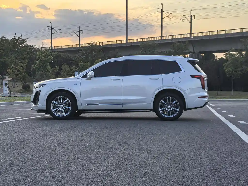 Cadillac XT6 2021 — фото 14