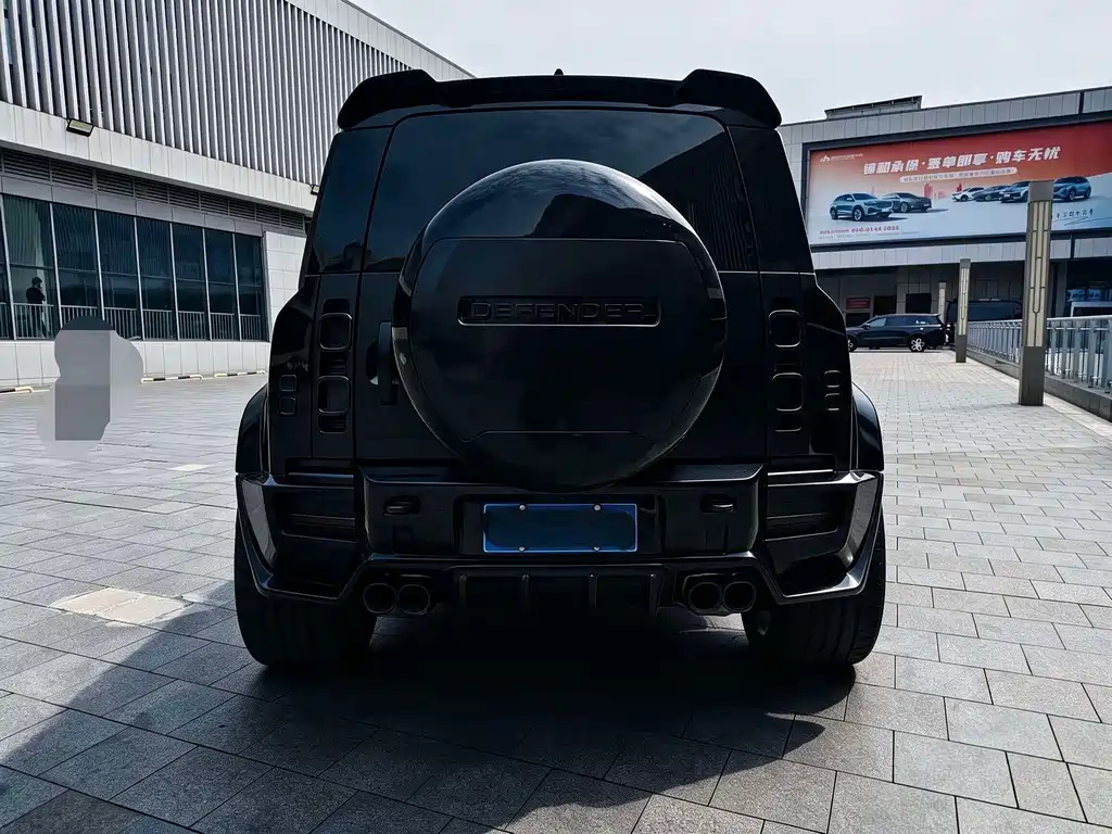 Land Rover Defender 2023 — фото 12