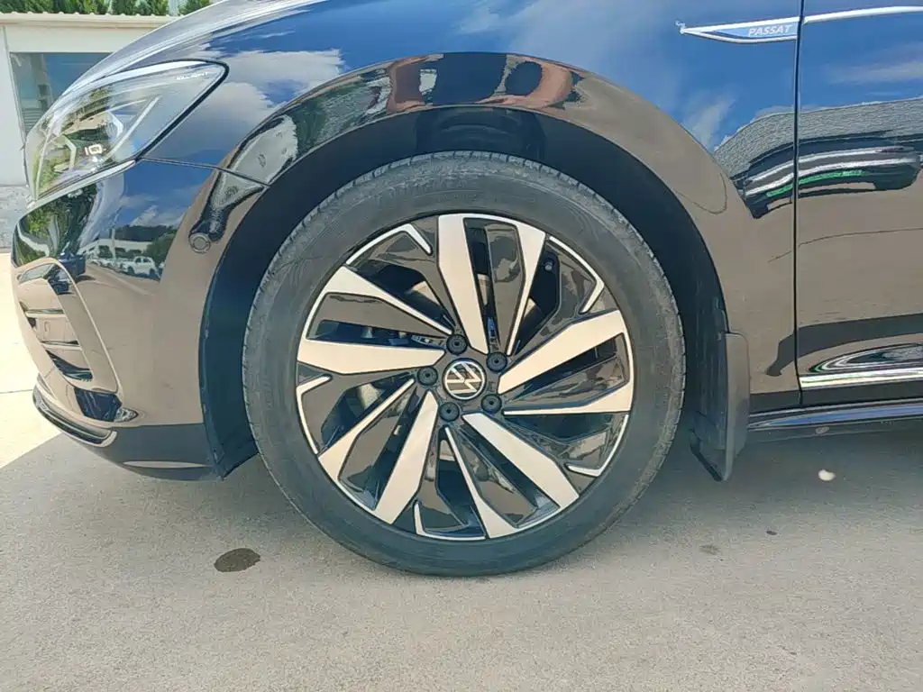 Volkswagen Passat 2023 — фото 23