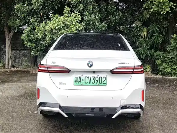 BMW i5 2024