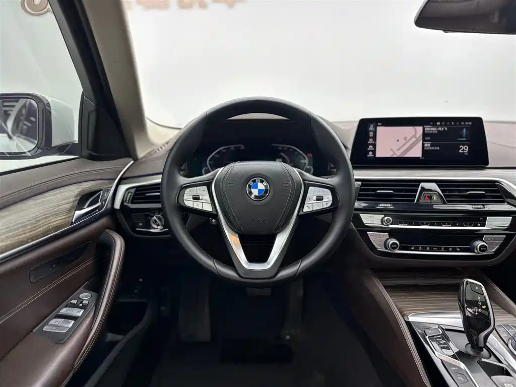 BMW 5 Series New Energy 2020 — фото 9