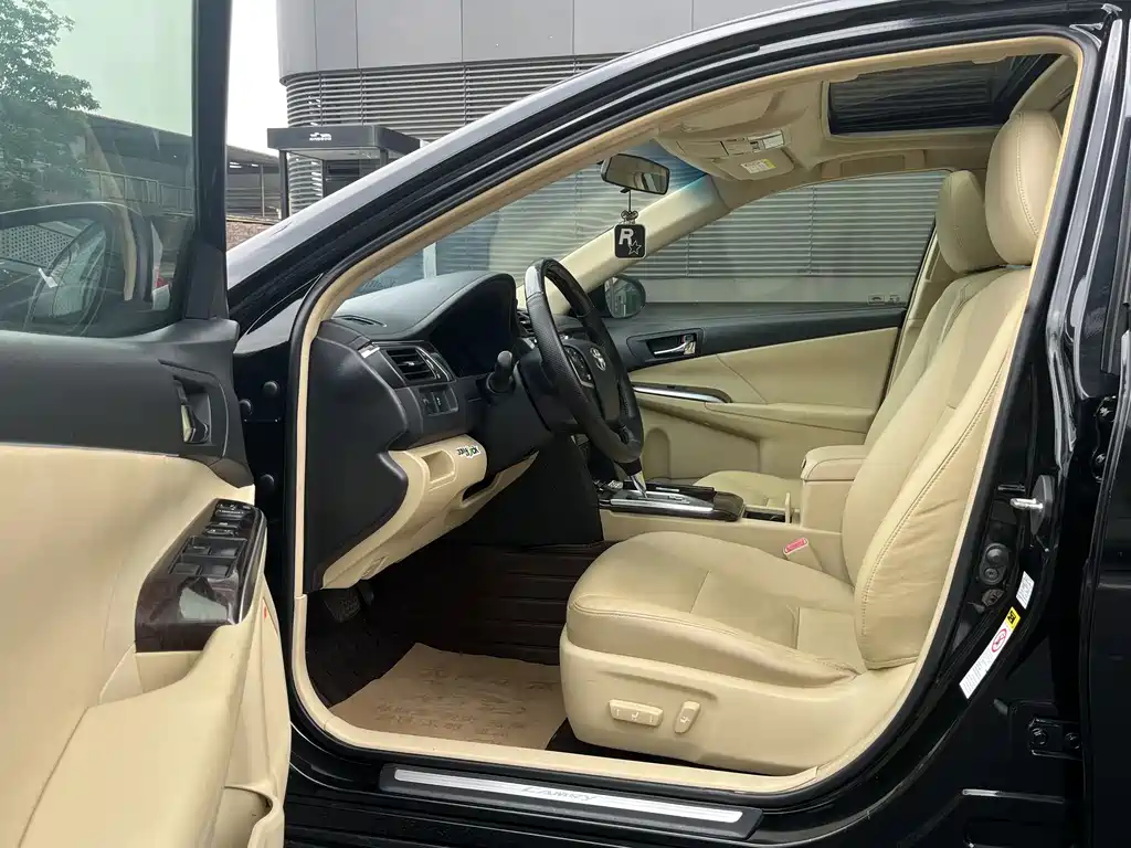 Toyota Camry 2015 — фото 11