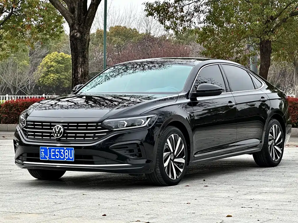 Volkswagen Passat 2024 — фото 1