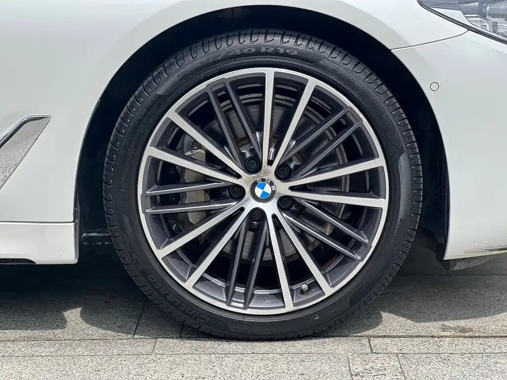 BMW 5 Series 2020 — фото 10