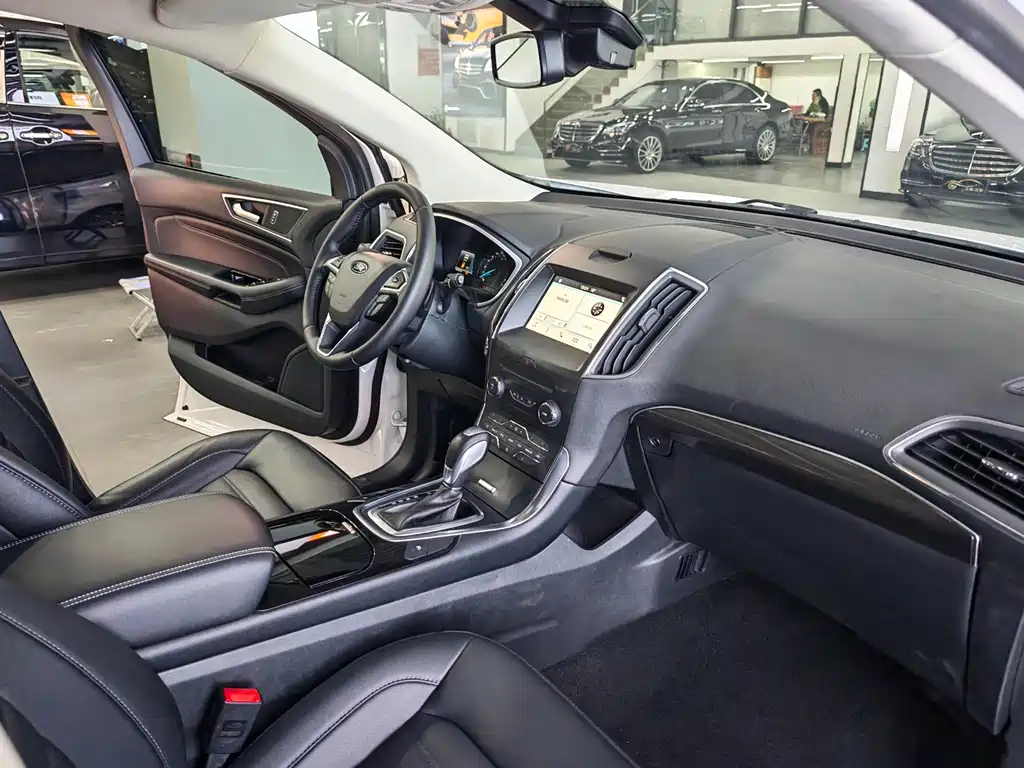 Ford Edge 2019 — фото 13