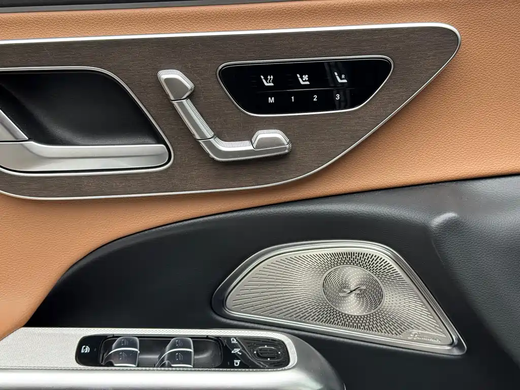 Mercedes-Benz E-Class 2025 — фото 5
