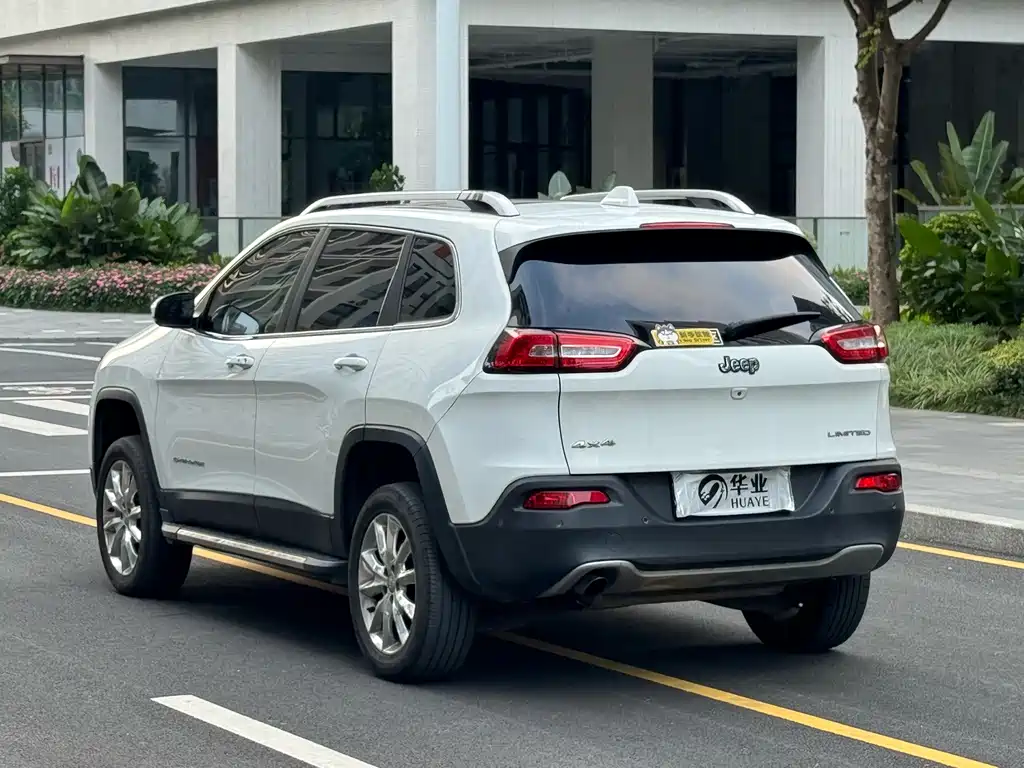 Jeep Cherokee 2015 — фото 8