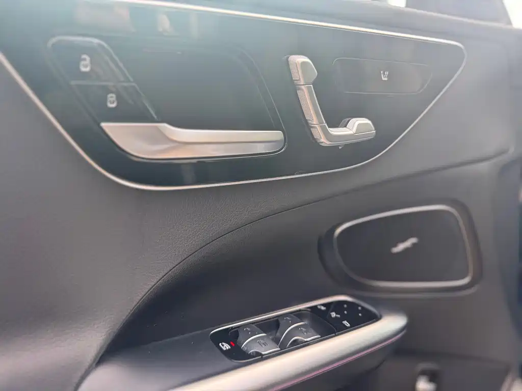 Mercedes-Benz C-Class 2023 — фото 11