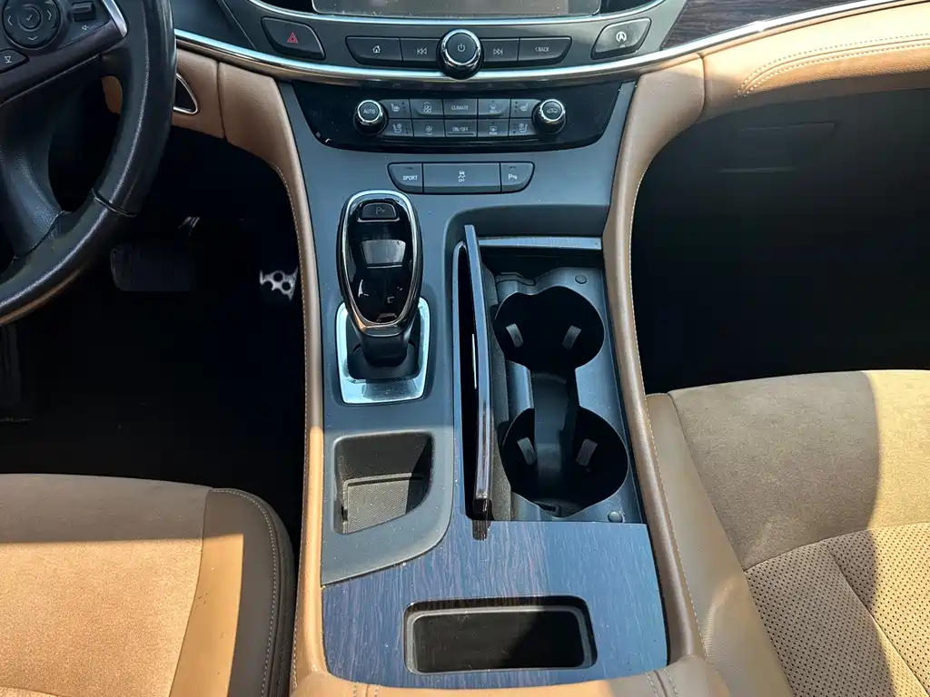 Buick LaCrosse 2017 — фото 17