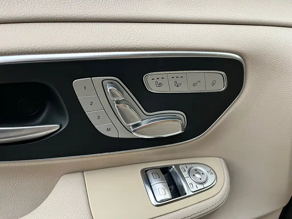 Mercedes-Benz V-Class 2017 — фото 11