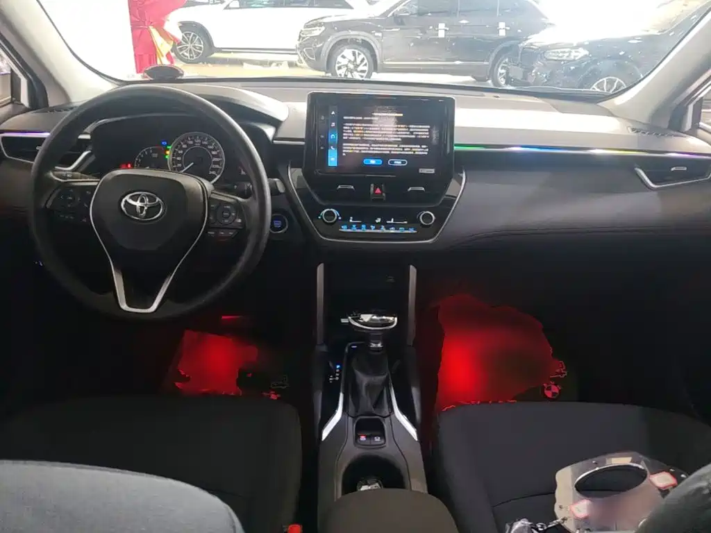 Toyota Corolla Cross 2022 — фото 10