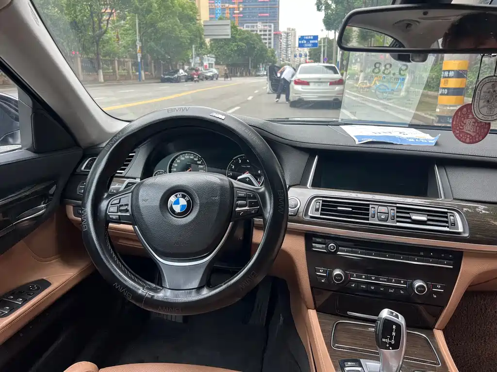 BMW 7 Series 2013 — фото 29