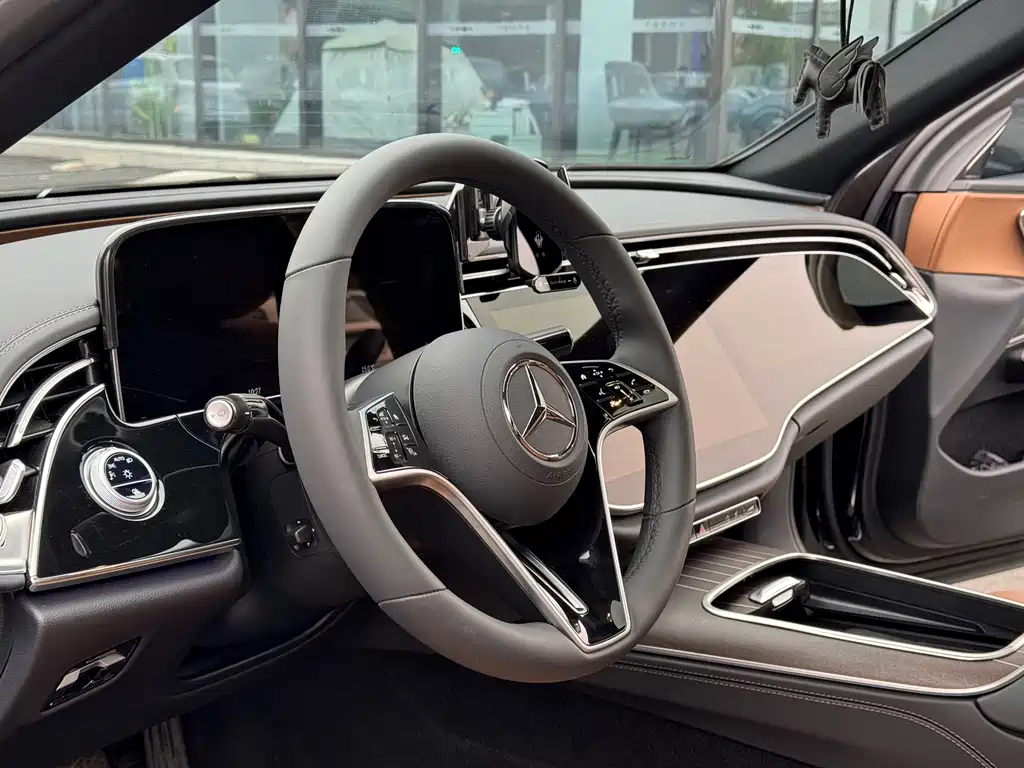 Mercedes-Benz E-Class 2025 — фото 6