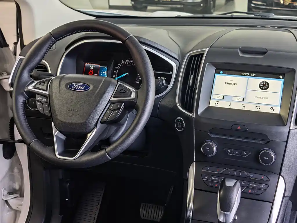 Ford Edge 2019 — фото 10