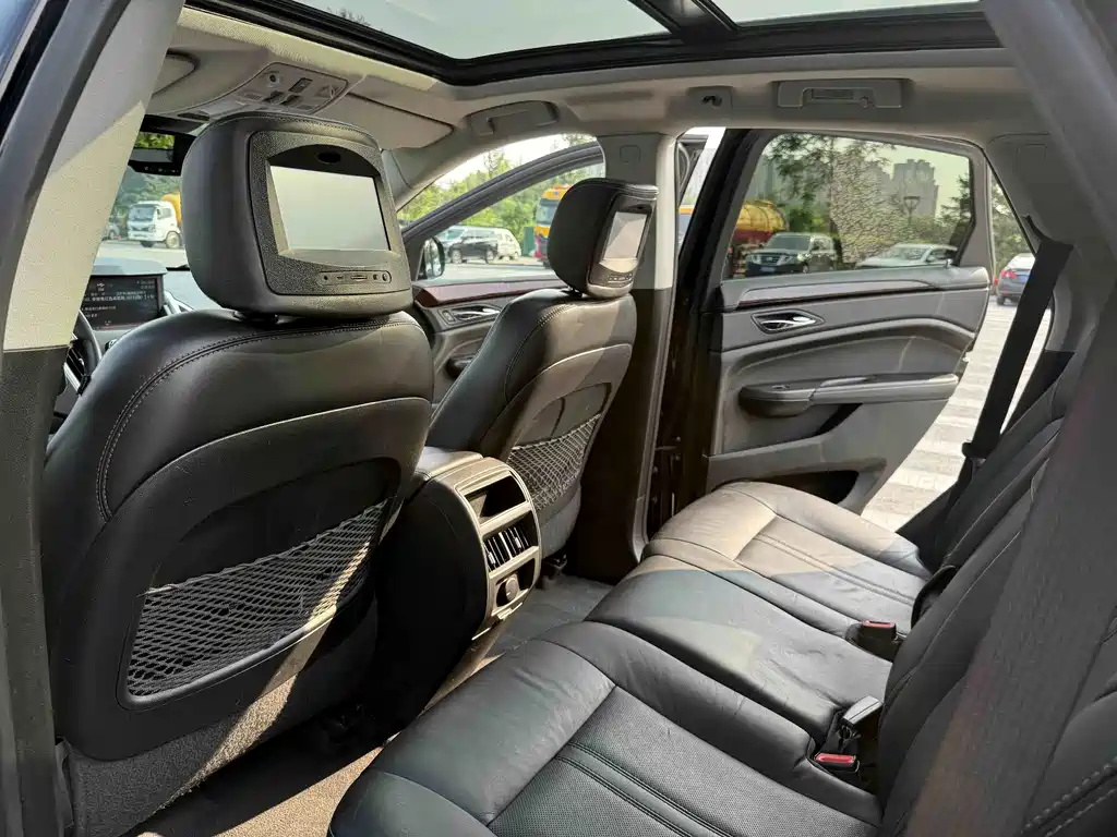 Cadillac SRX 2012 — фото 15