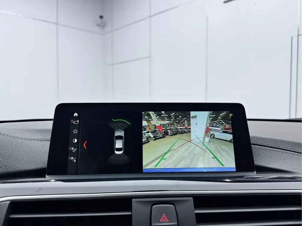 BMW 3 Series 2019 — фото 13