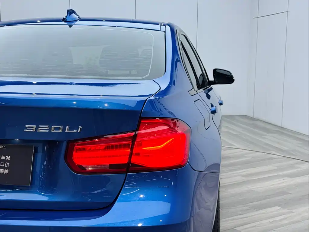 BMW 3 Series 2019 — фото 20