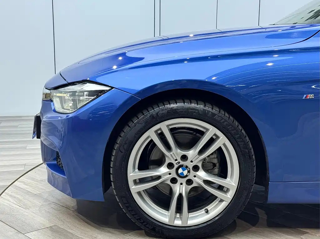 BMW 3 Series 2019 — фото 19