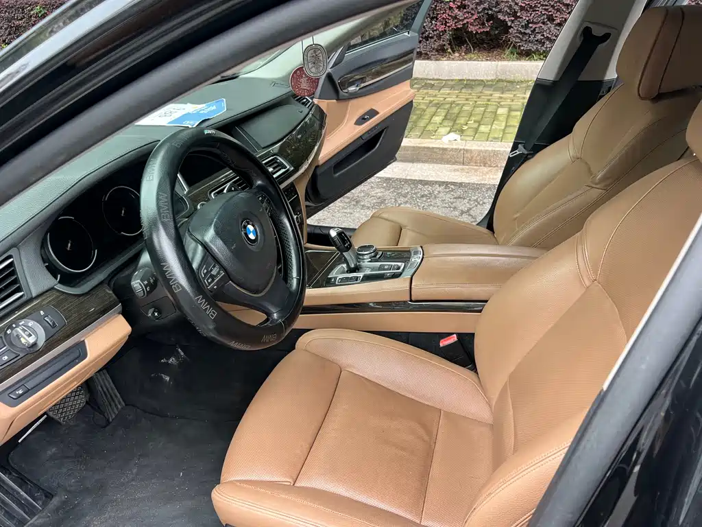 BMW 7 Series 2013 — фото 25