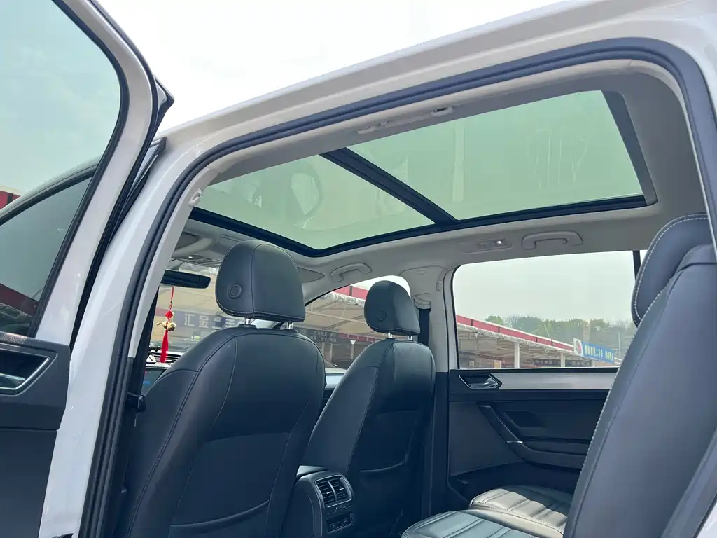 Volkswagen Touran 2017 — фото 13