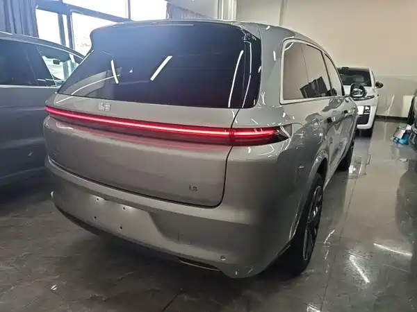 Li Auto L8 2025