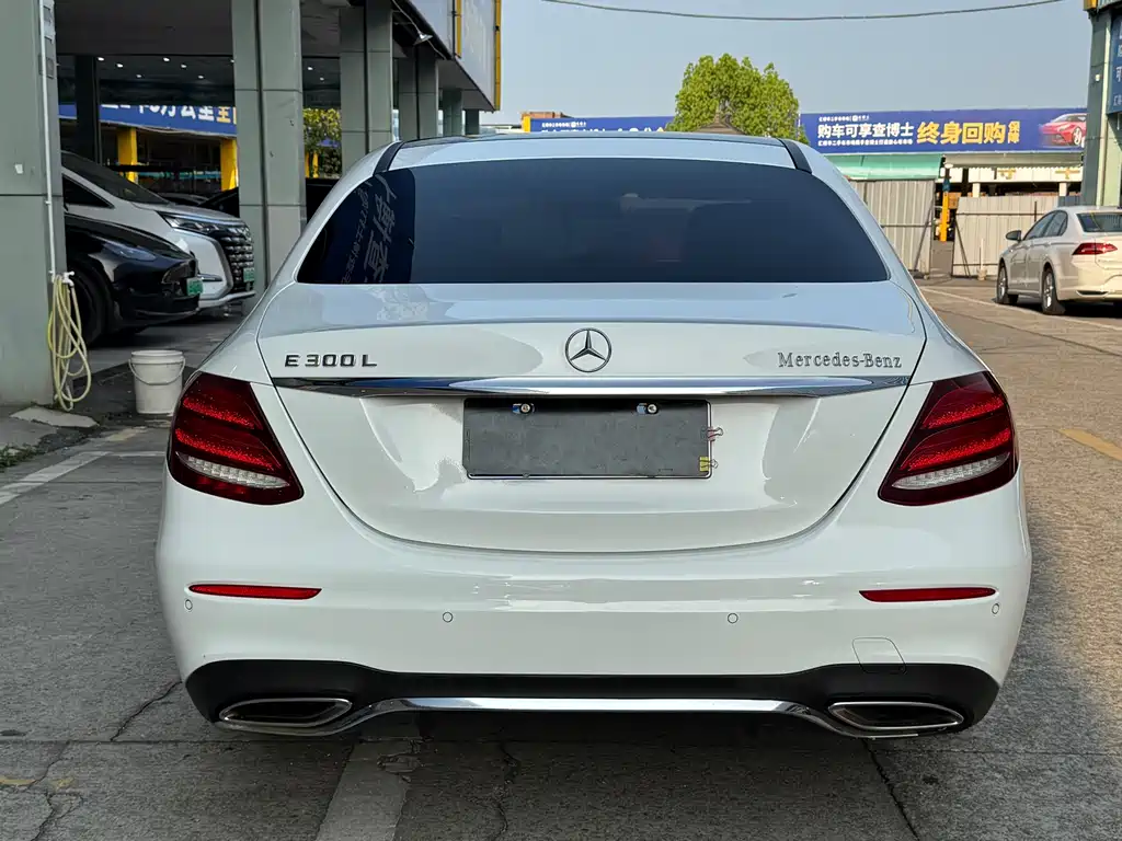 Mercedes-Benz E-Class 2018 — фото 17