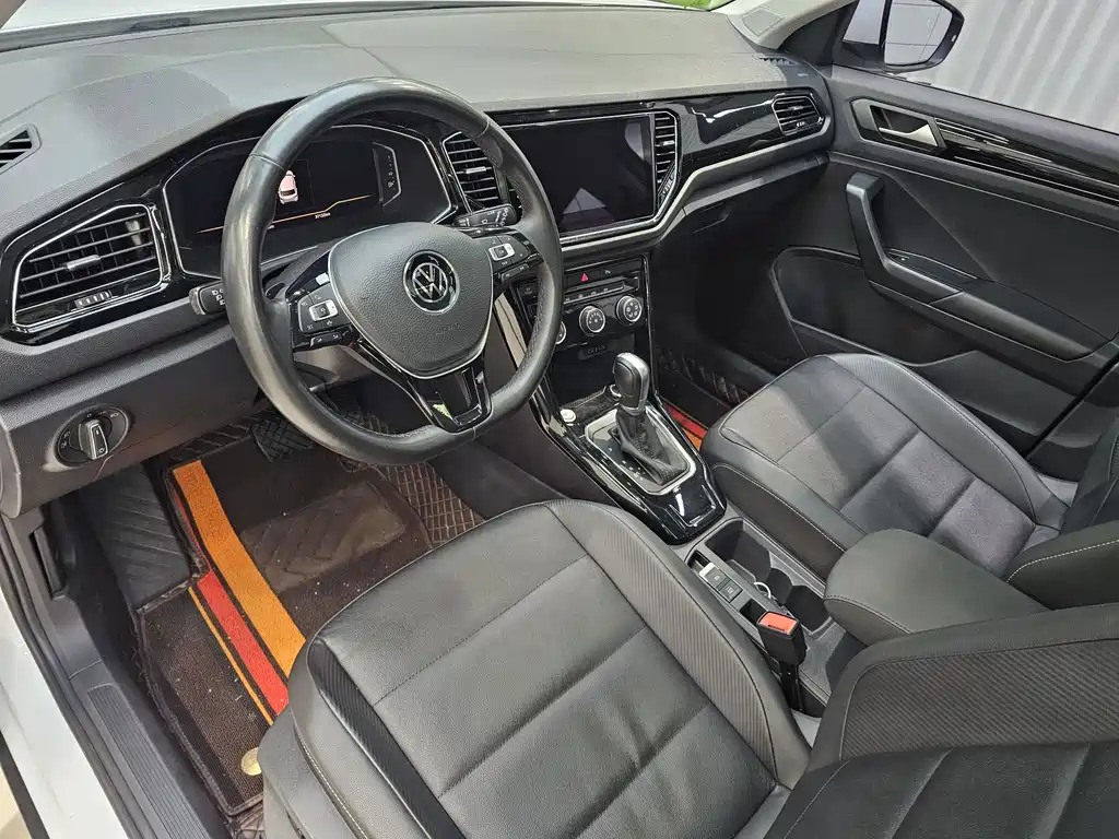 Volkswagen T-Roc 2023 — фото 13