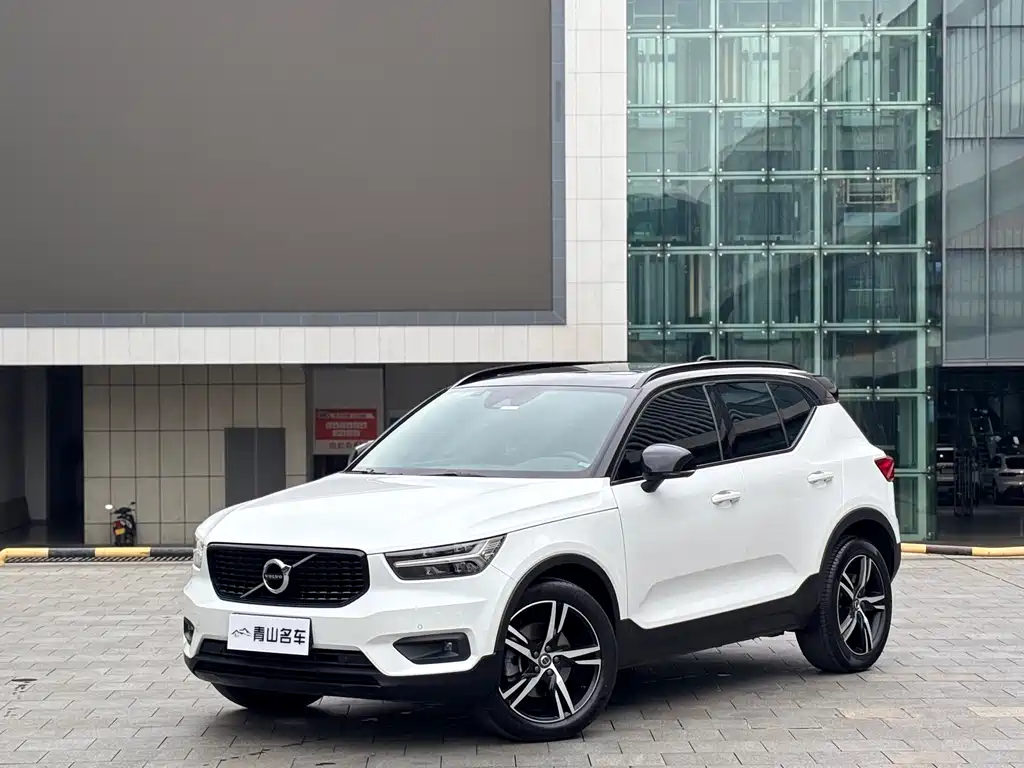 Volvo XC40 2019 — фото 1