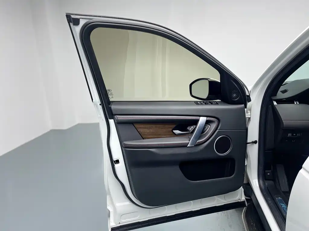 Land Rover Discovery Sport 2023 — фото 24