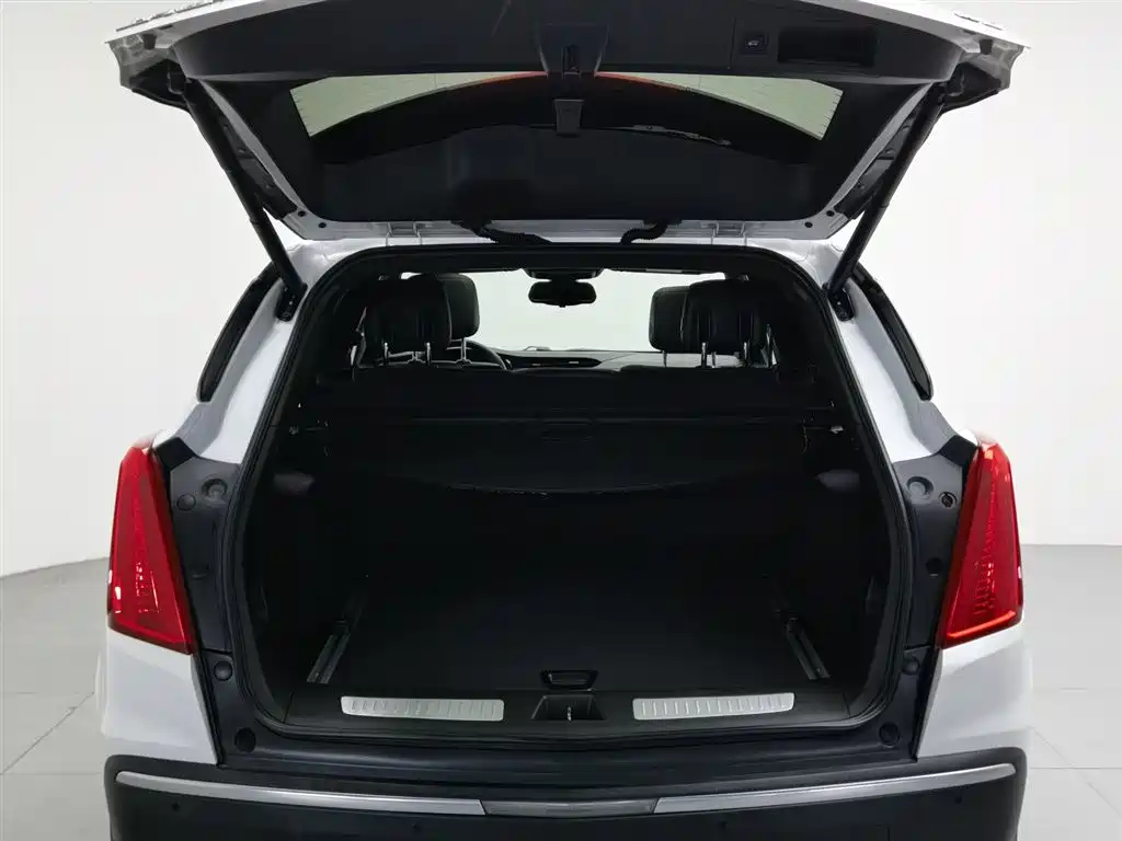 Cadillac XT5 2017 — фото 16