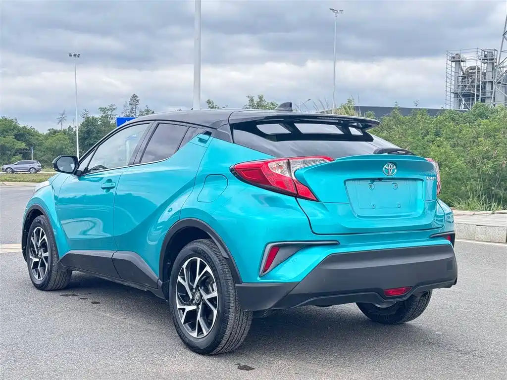 Toyota C-HR 2019 — фото 11