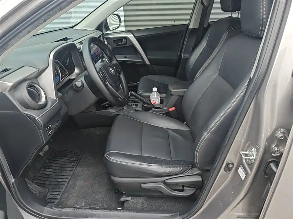 Toyota RAV4 2019 — фото 15