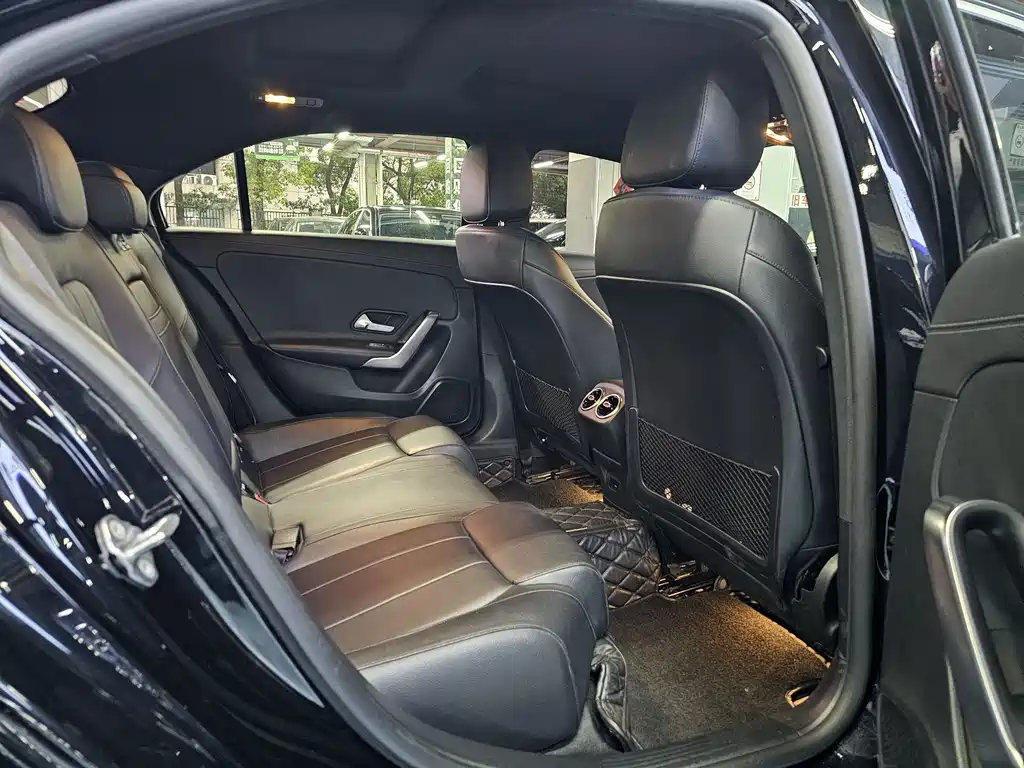 Mercedes-Benz A-Class 2022 — фото 15
