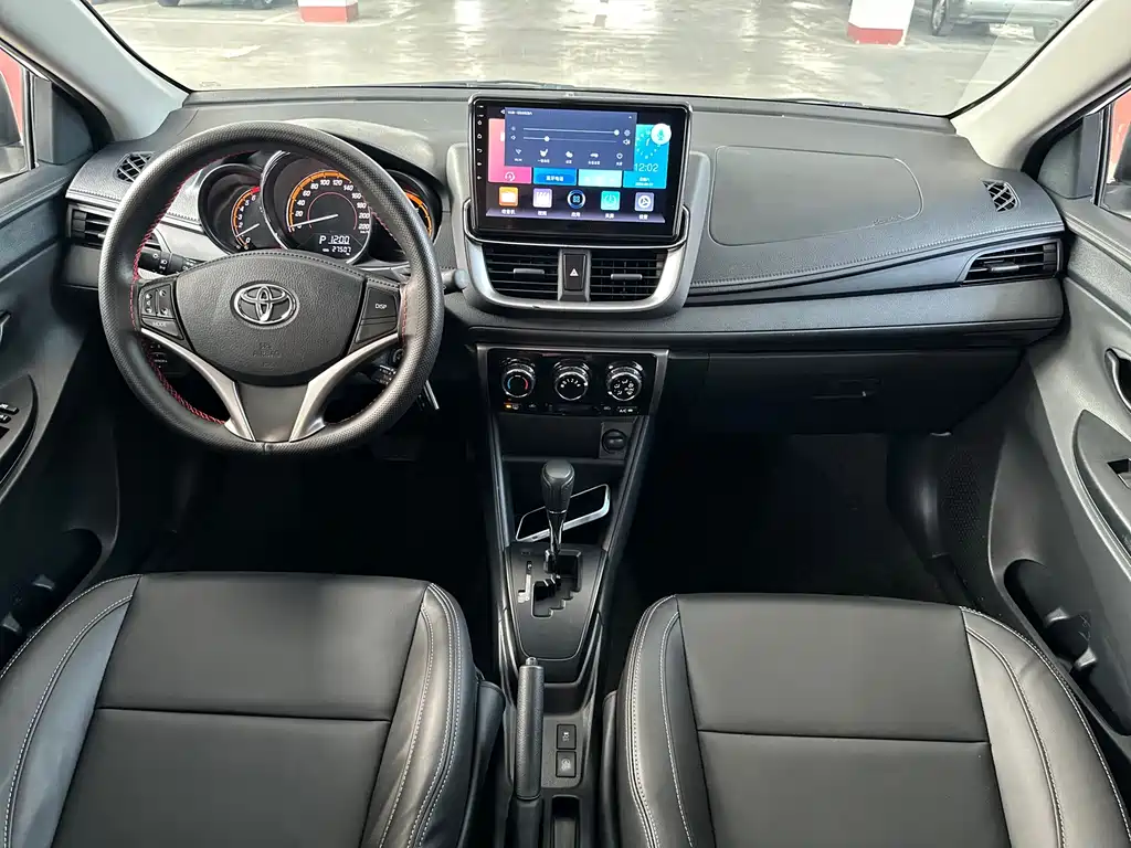 Toyota Yaris L 2022 — фото 10